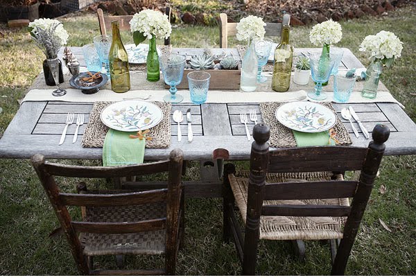 But why not surround yourself with someTHINGS blue on your wedding table